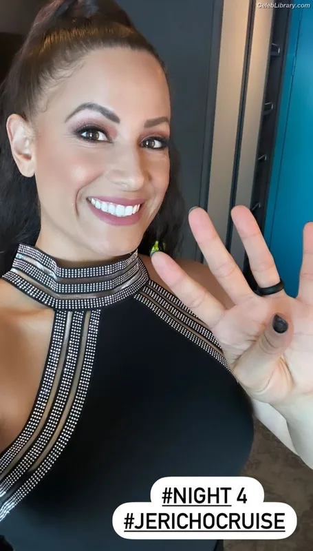 Dasha Gonzalez photo 2 of 101
