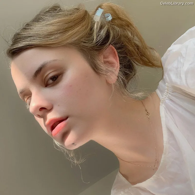 Dasha Nekrasova photo 20 of 334