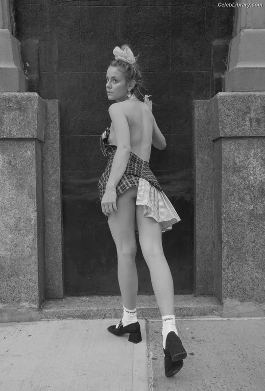 Dasha Nekrasova photo 21 of 334