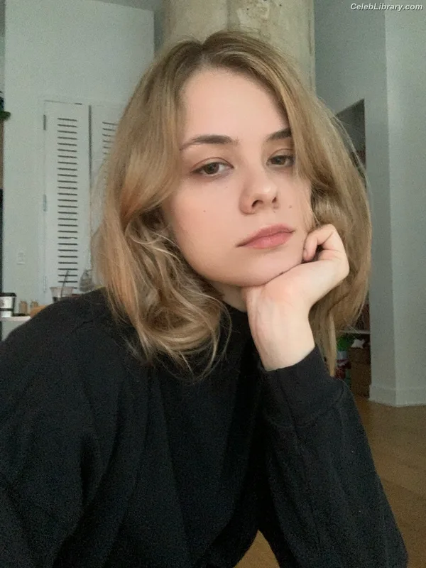 Dasha Nekrasova photo 13 of 334