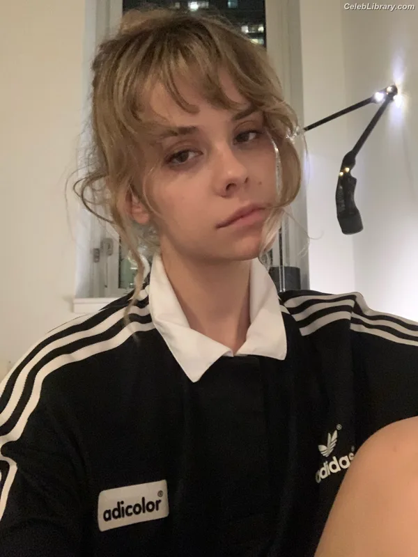 Dasha Nekrasova photo 19 of 334