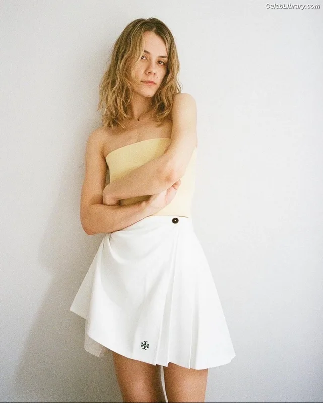 Dasha Nekrasova photo 7 of 334
