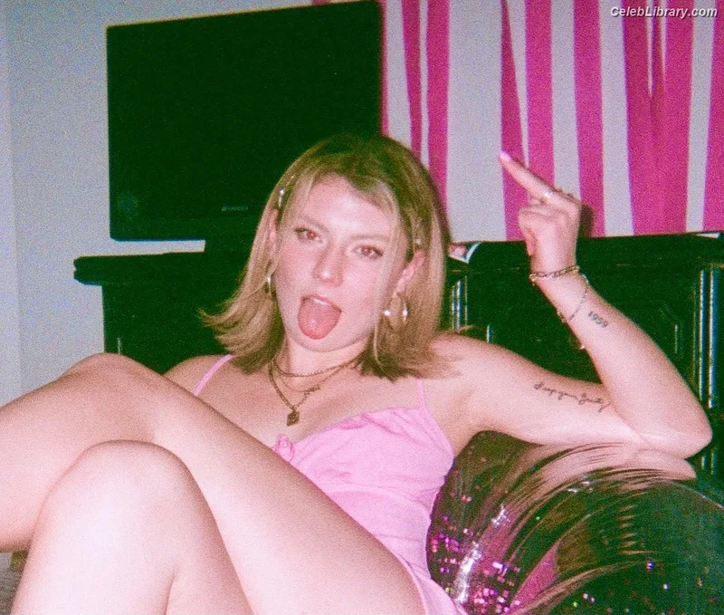 Dasha Novotny photo 10 of 105