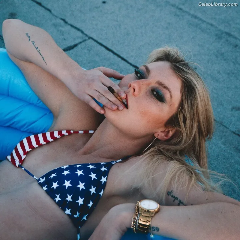 Dasha Novotny photo 23 of 105