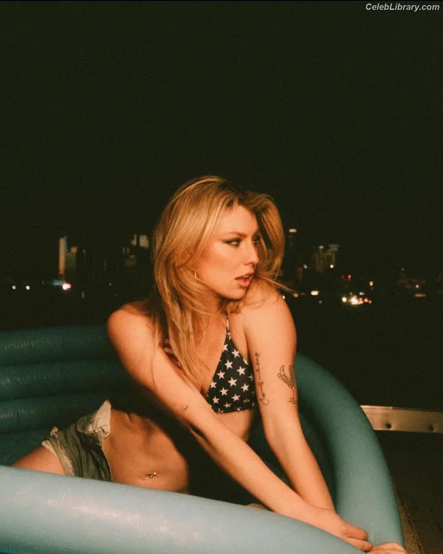 Dasha Novotny photo 3 of 105