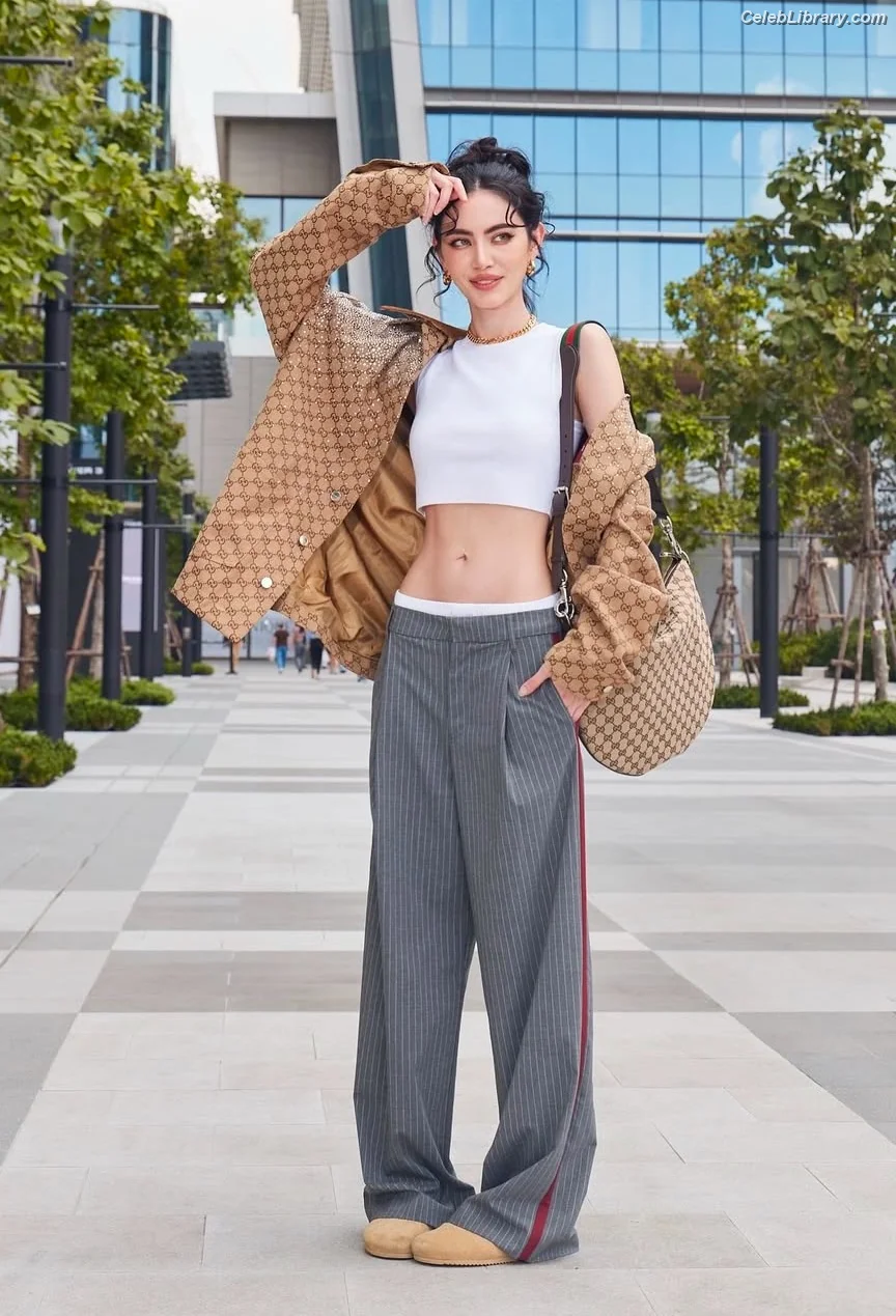 Davika Hoorne photo 4 of 29