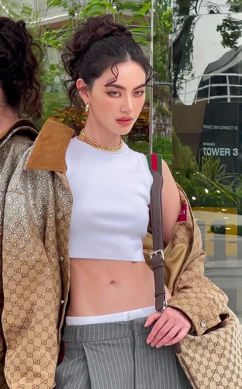 Davika Hoorne photo 3 of 30