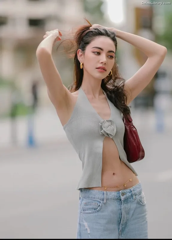 Davika Hoorne photo 10 of 30