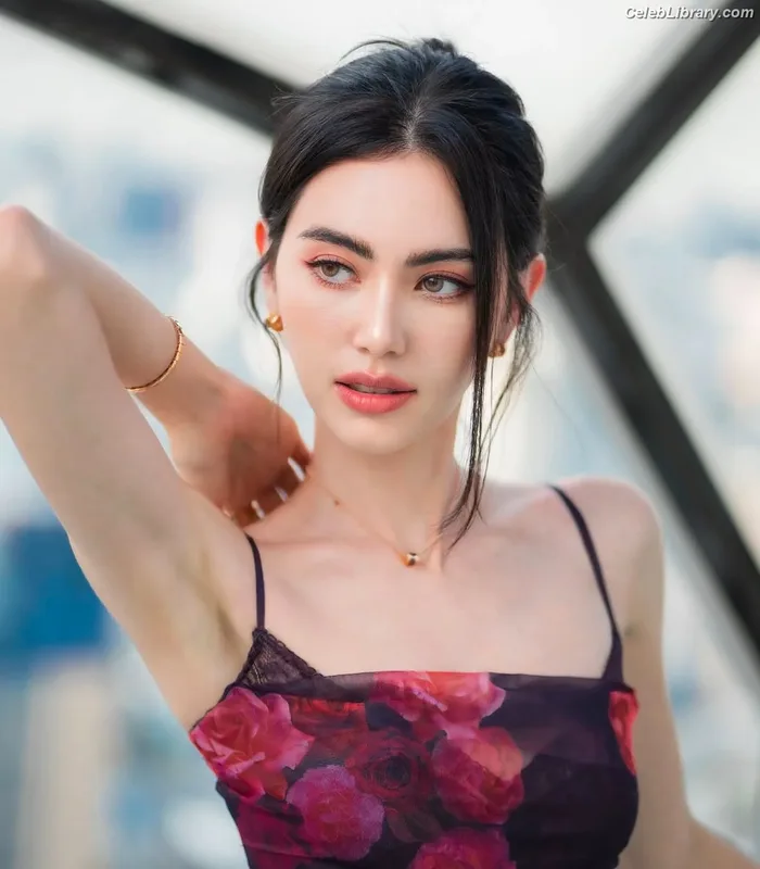 Davika Hoorne photo 11 of 30