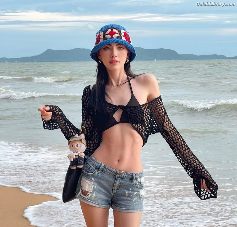 Davika Hoorne photo 13 of 30