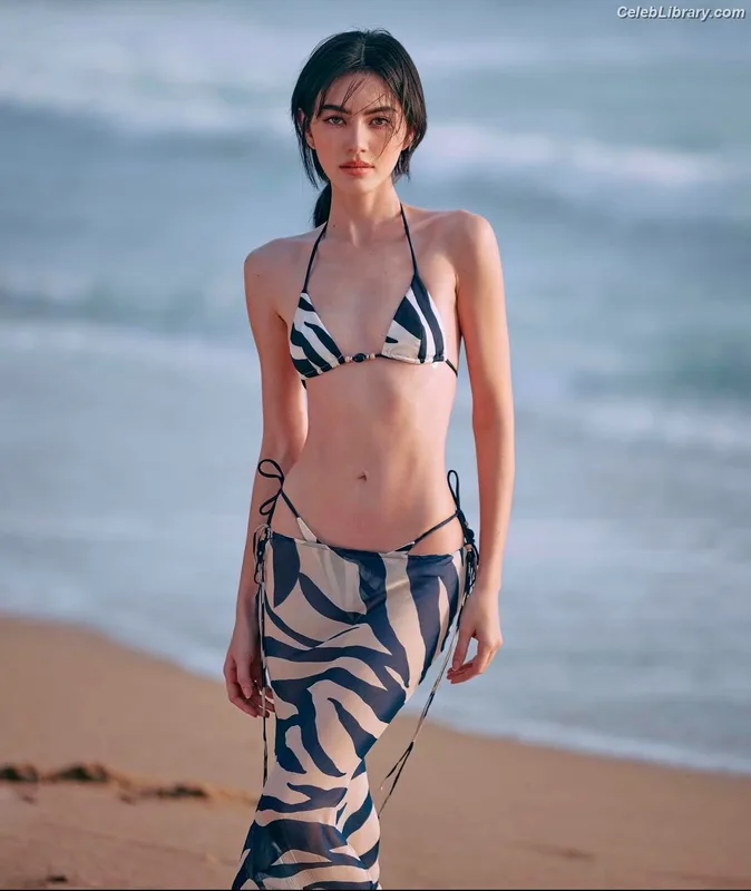 Davika Hoorne photo 2 of 30