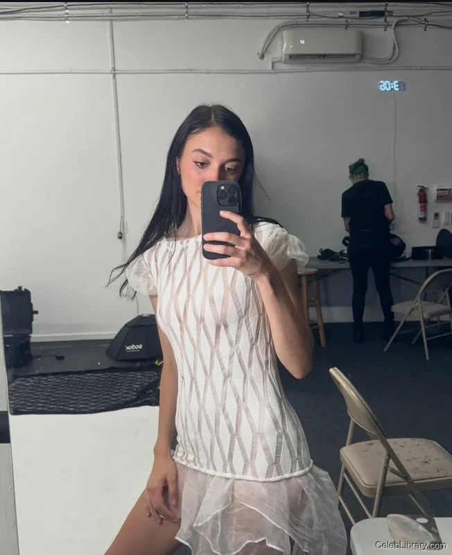 Daya photo 2 of 4
