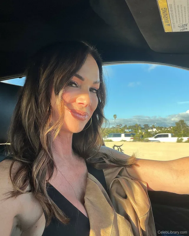 Debbe Dunning photo 2 of 4