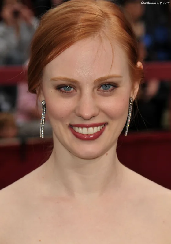 Deborah Ann Woll photo 2 of 165