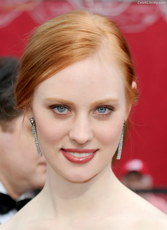 Deborah Ann Woll photo 13 of 165