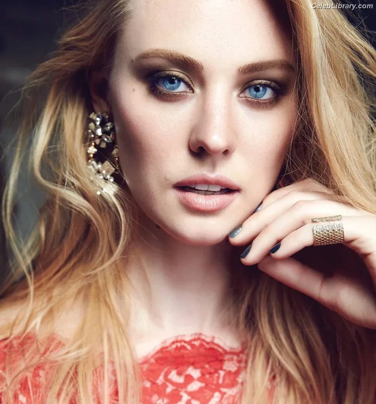Deborah Ann Woll photo 4 of 165