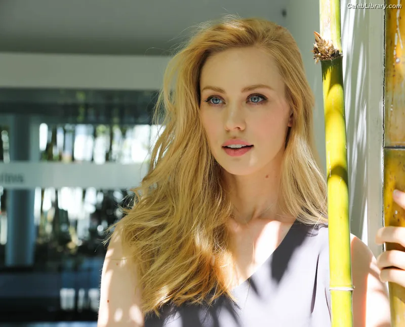 Deborah Ann Woll photo 13 of 165