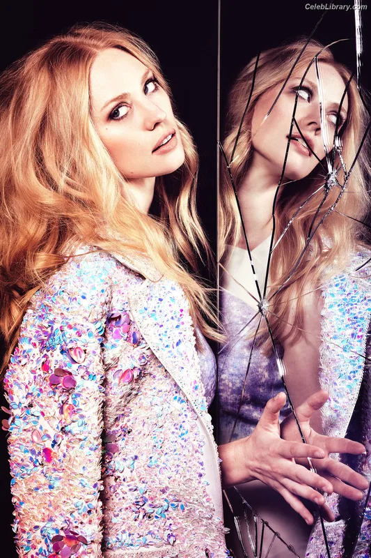 Deborah Ann Woll photo 18 of 165