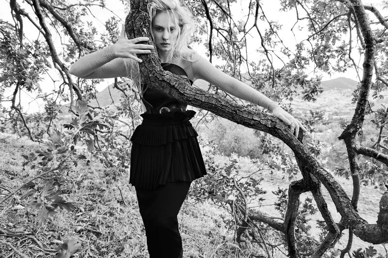 Deborah Ann Woll photo 21 of 165