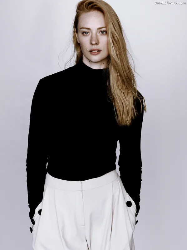 Deborah Ann Woll photo 4 of 165