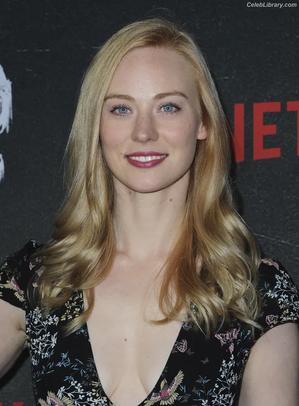 Deborah Ann Woll photo 5 of 165