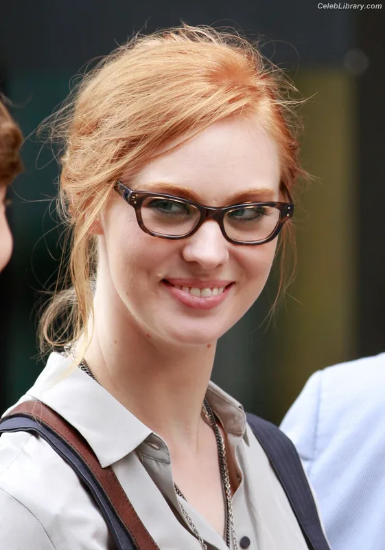 Deborah Ann Woll photo 5 of 165
