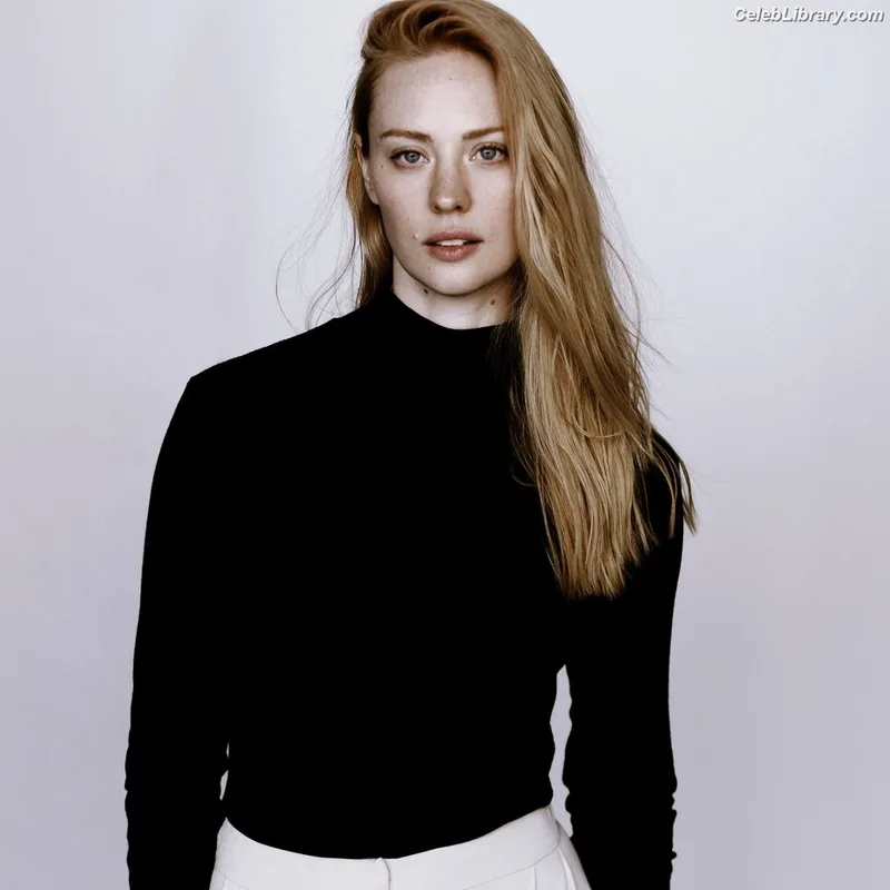 Deborah Ann Woll photo 3 of 165