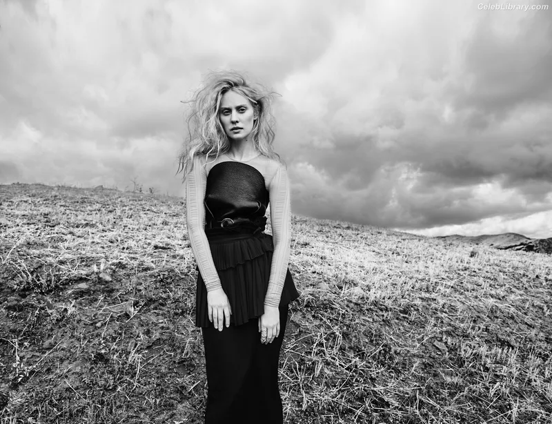 Deborah Ann Woll photo 5 of 165