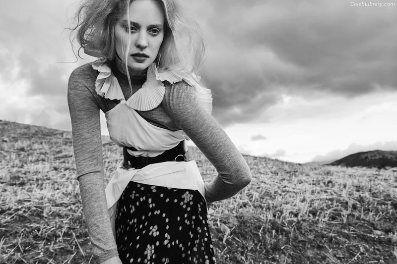 Deborah Ann Woll photo 15 of 165