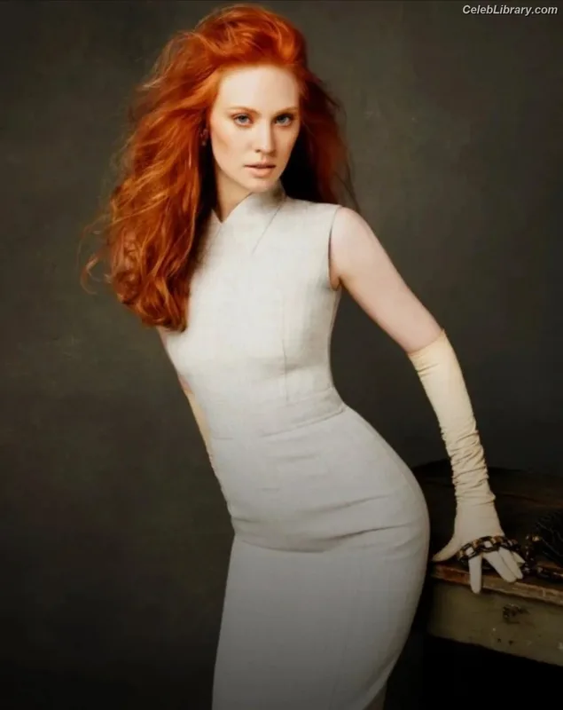 Deborah Ann Woll photo 13 of 165