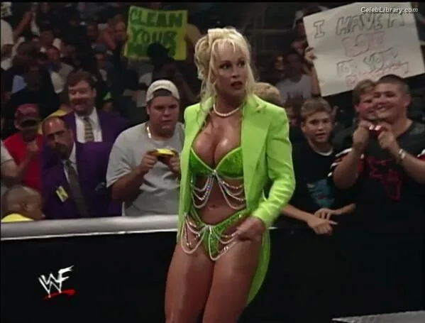 Debra Marshall photo 18 of 22
