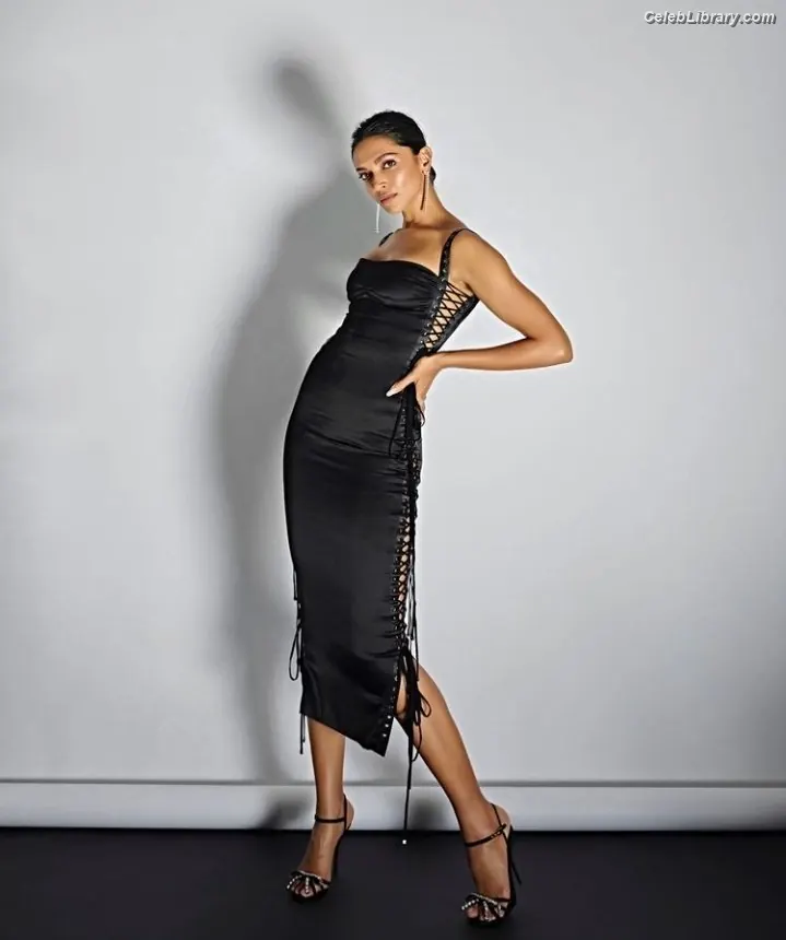Deepika Padukone photo 10 of 75