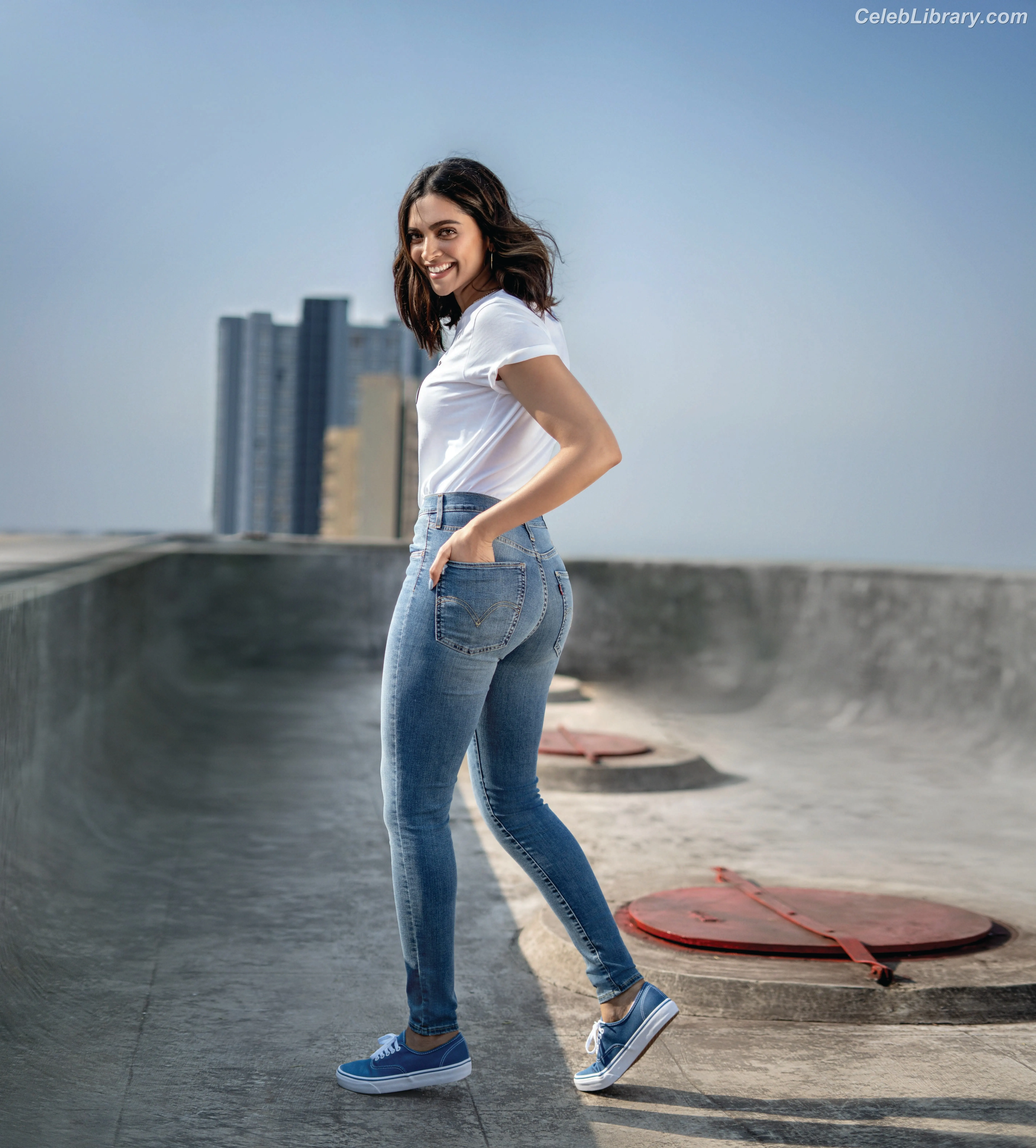 Deepika Padukone photo 19 of 75