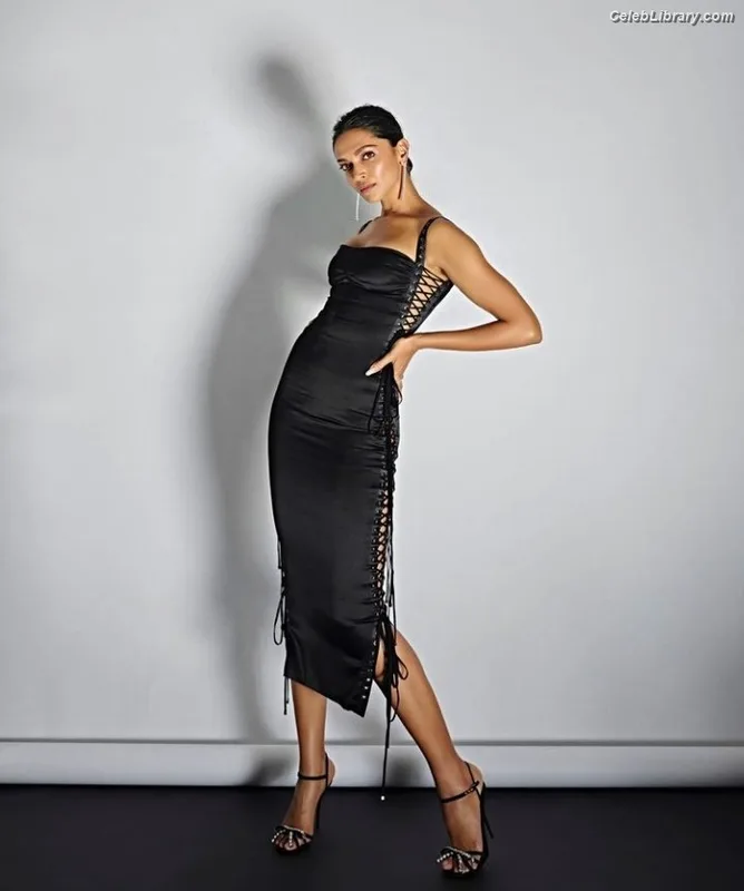 Deepika Padukone photo 10 of 76