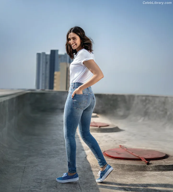 Deepika Padukone photo 19 of 76