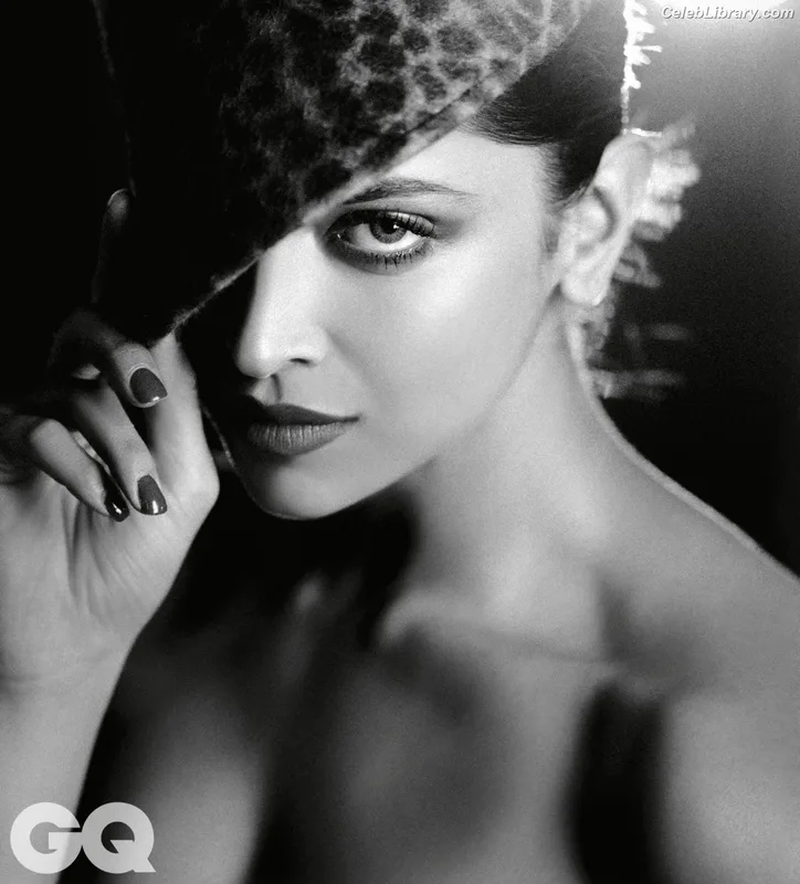 Deepika Padukone photo 22 of 76