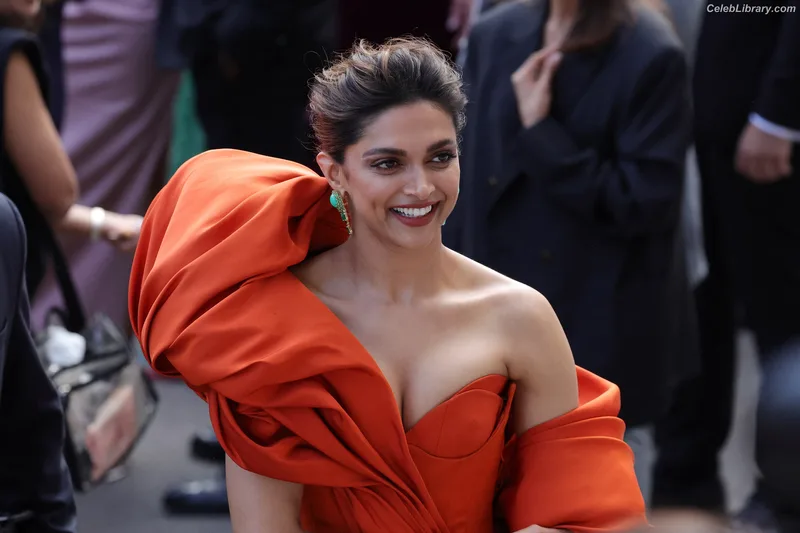 Deepika Padukone photo 5 of 76