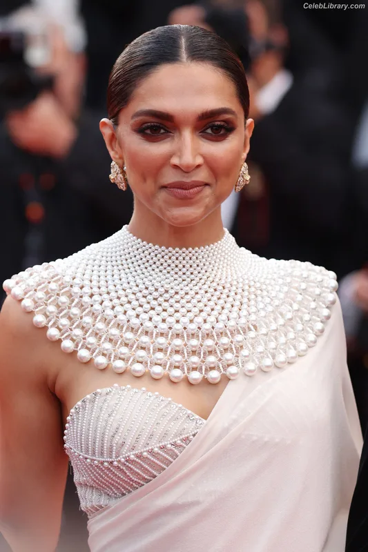 Deepika Padukone photo 7 of 76