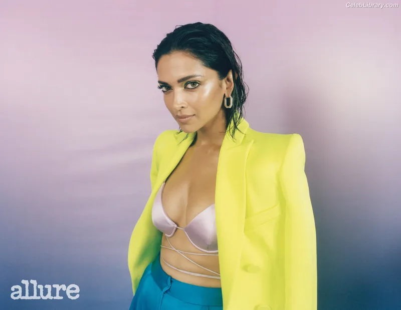 Deepika Padukone photo 11 of 76