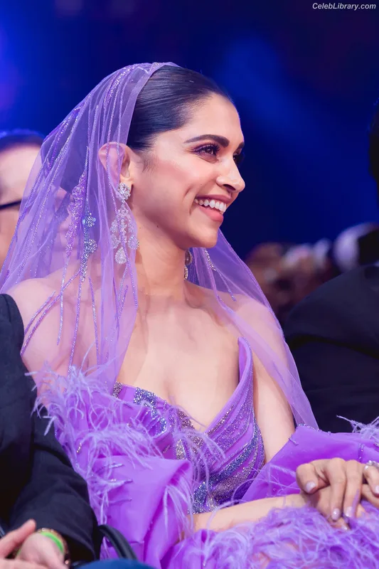 Deepika Padukone photo 22 of 76