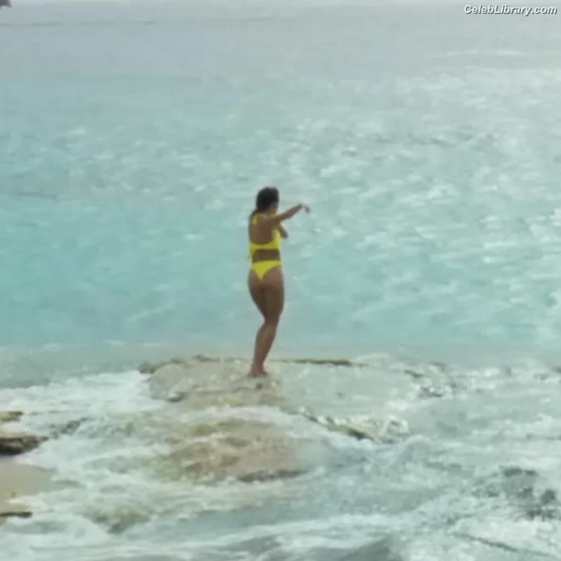 Deepika Padukone photo 3 of 76