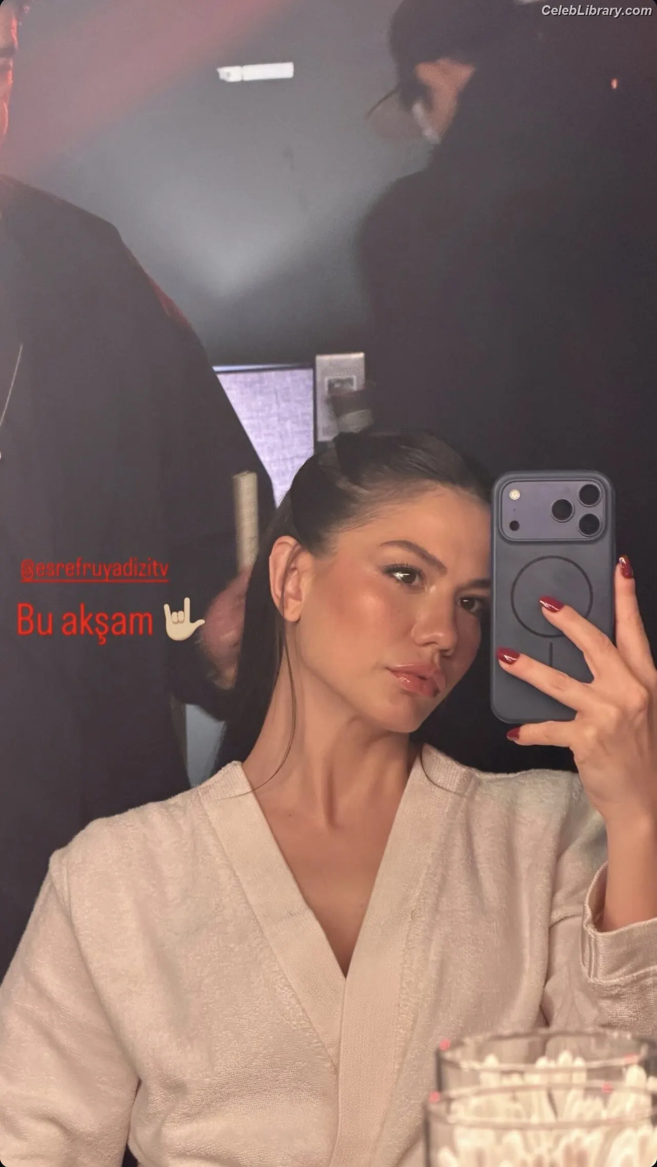 Demet Özdemir photo 11 of 325