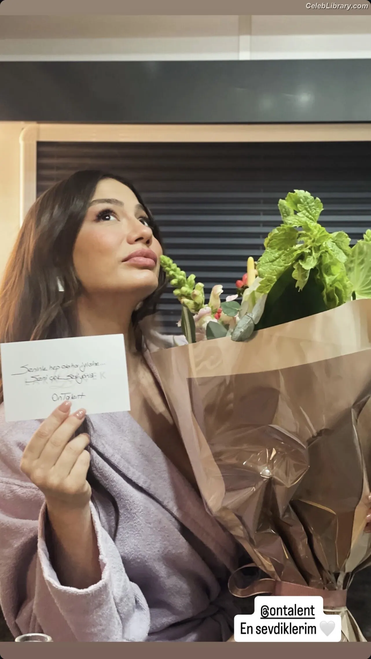 Demet Özdemir photo 12 of 325