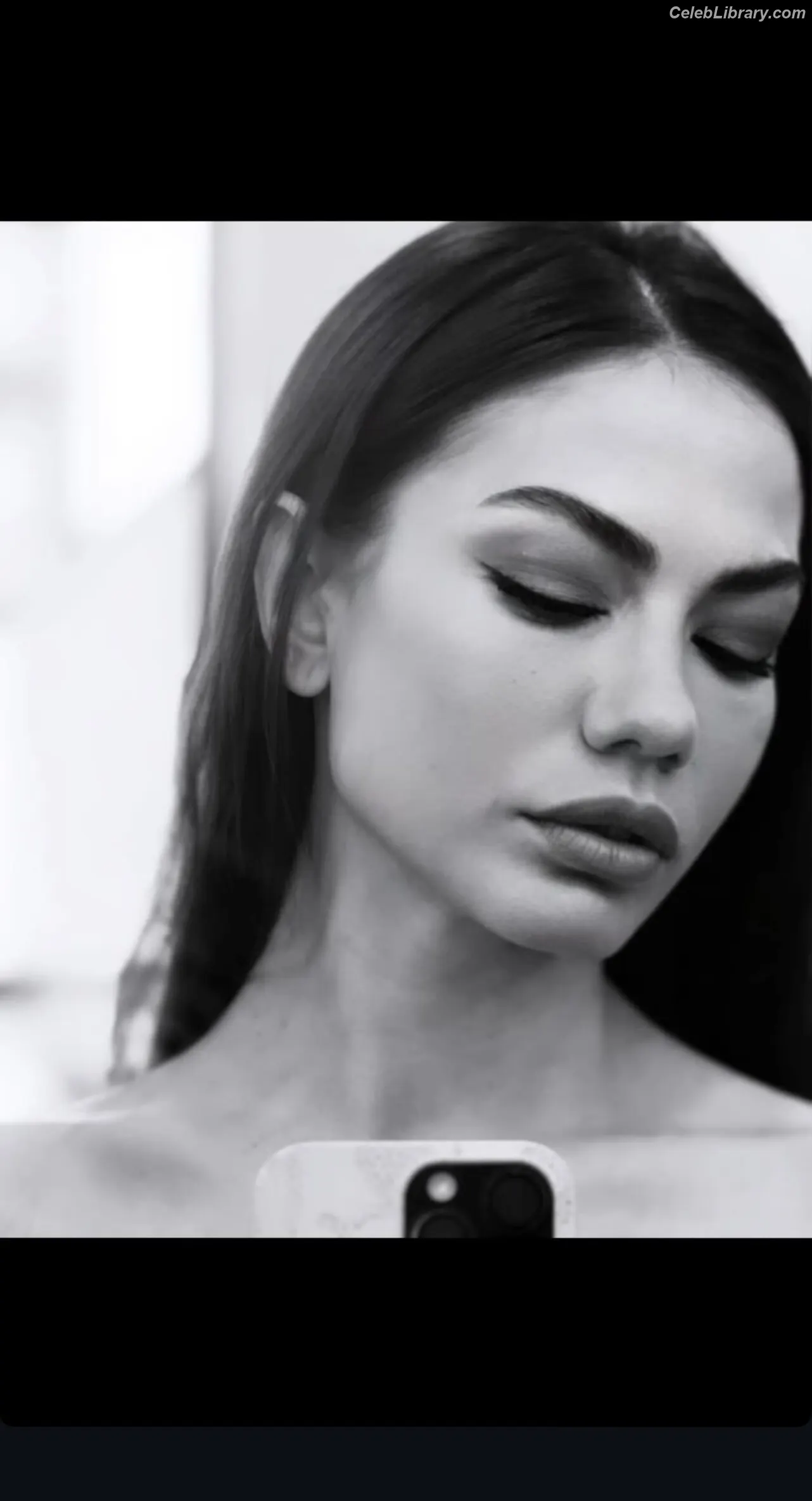 Demet Özdemir photo 16 of 325