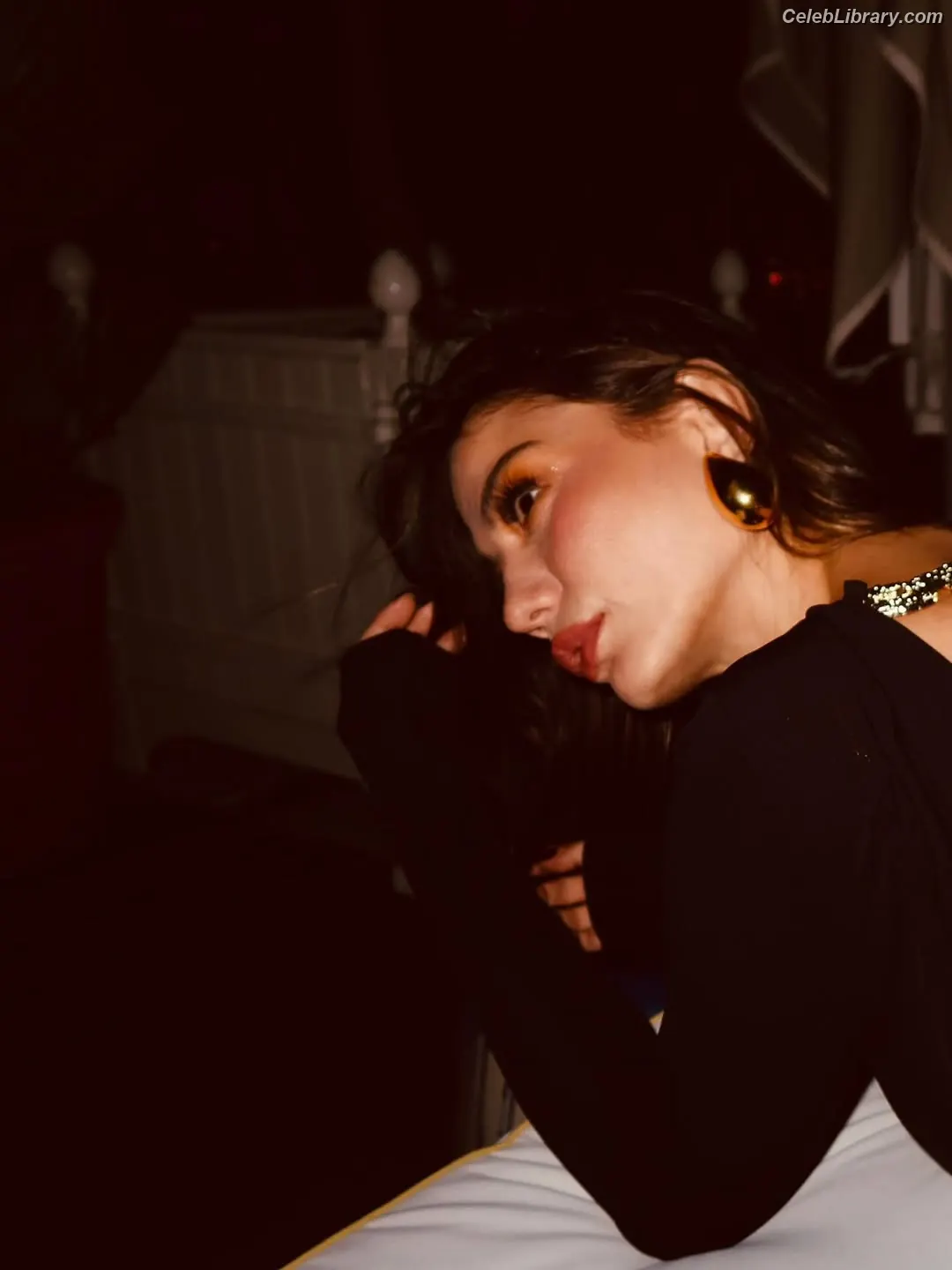 Demet Özdemir photo 7 of 325