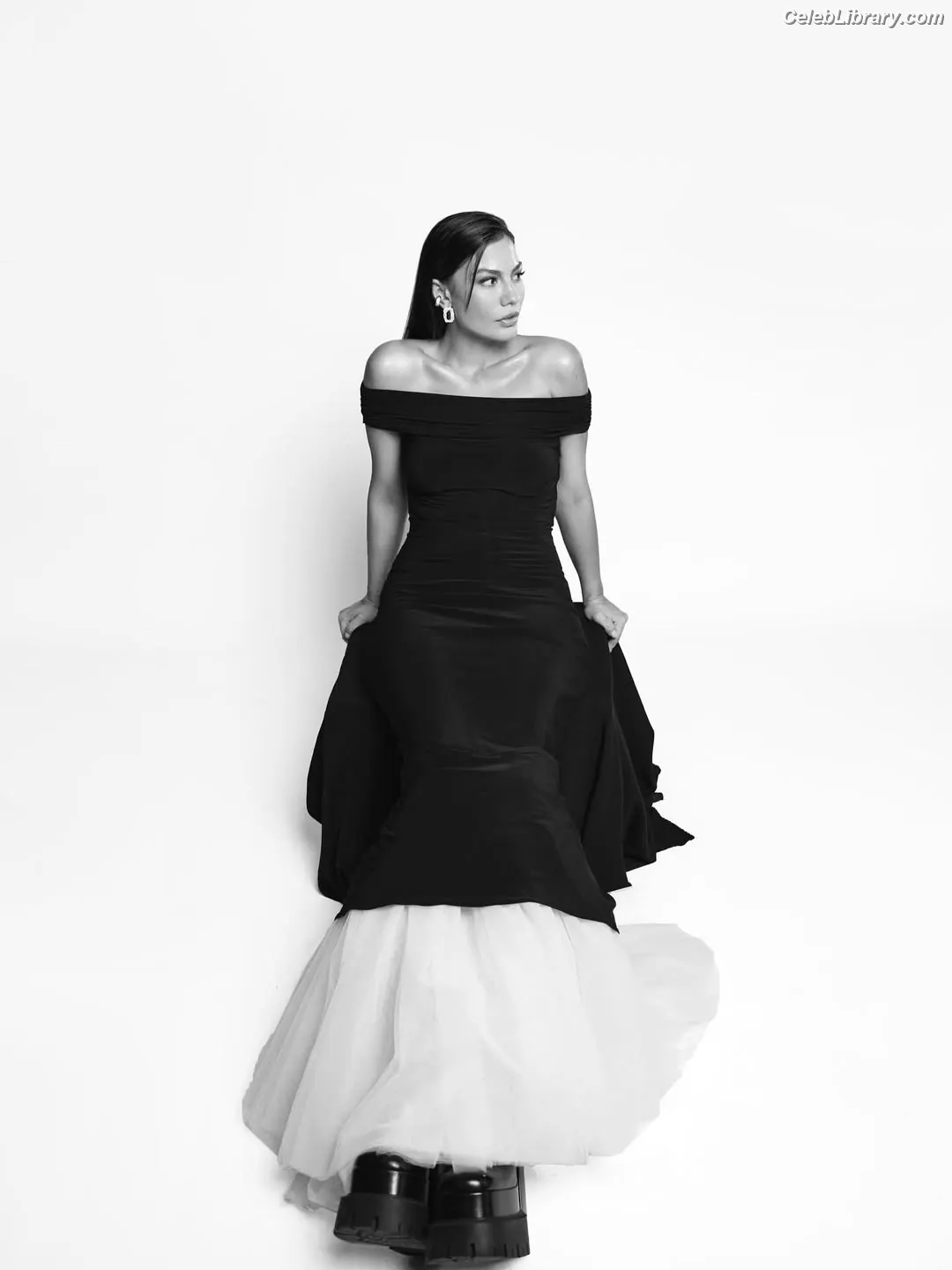 Demet Özdemir photo 10 of 325