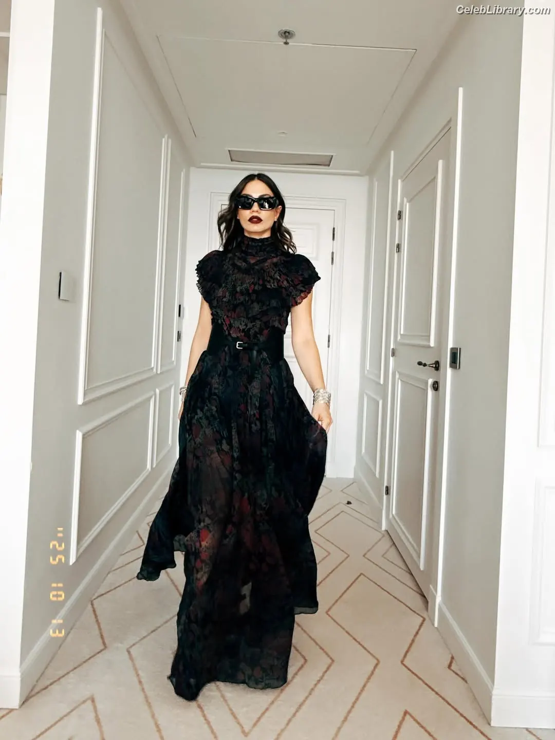 Demet Özdemir photo 11 of 325