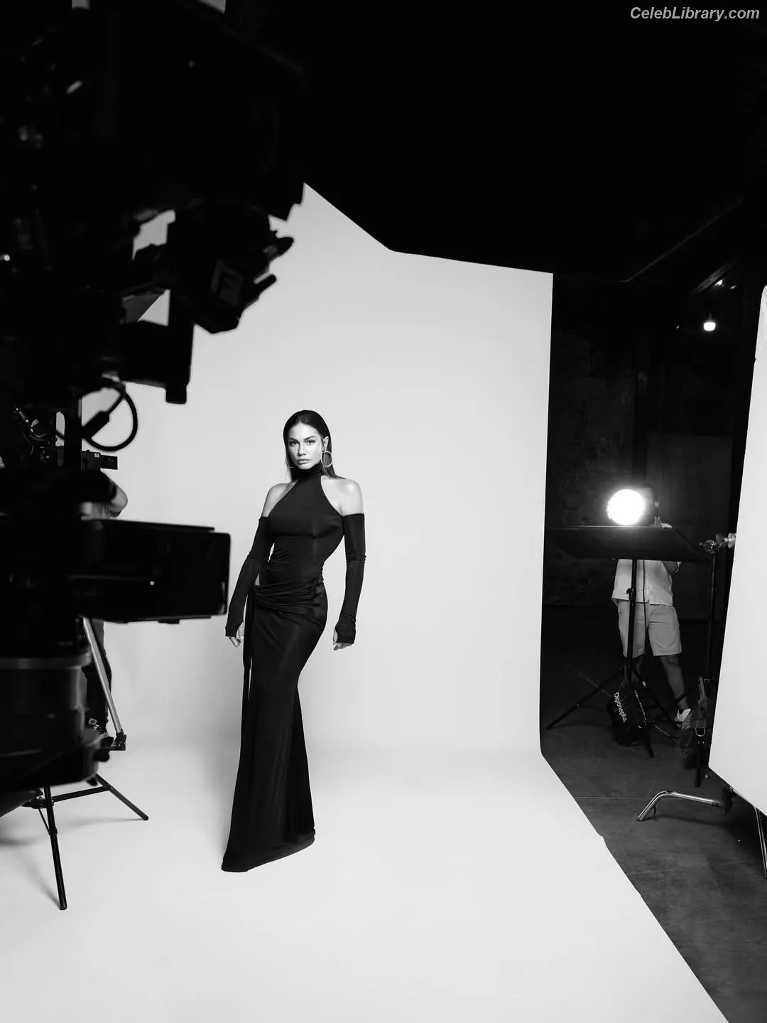 Demet Özdemir photo 12 of 325