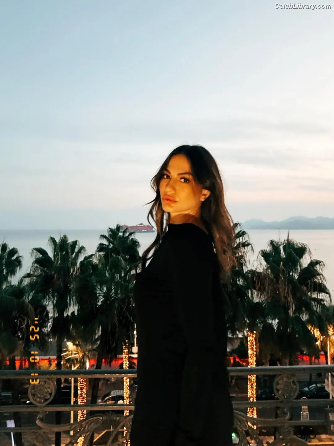 Demet Özdemir photo 15 of 325