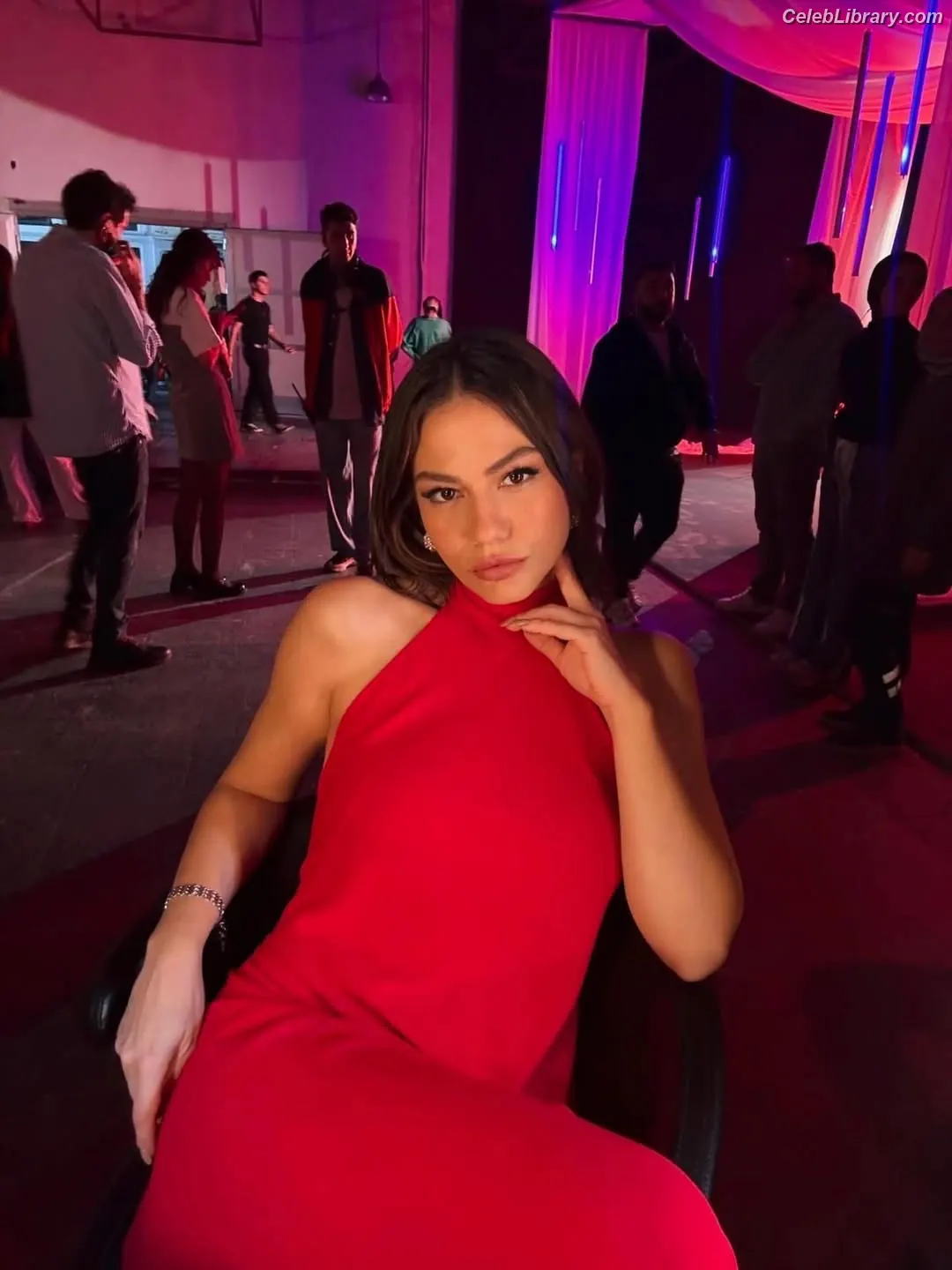 Demet Özdemir photo 19 of 325